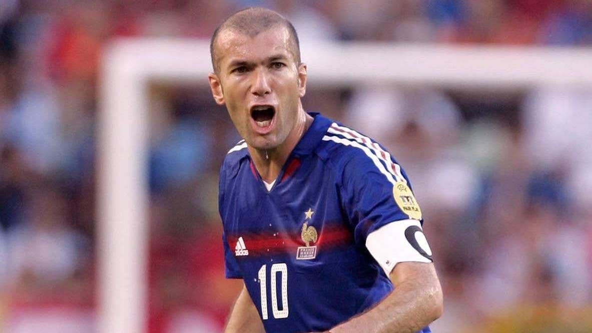 Tiền vệ: Zinedine Zidane | 14 thẻ đỏ